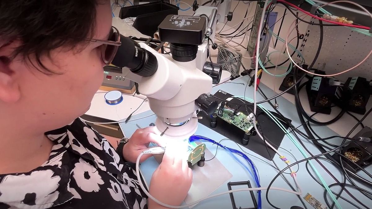 V Brně vylepšili elektronové mikroskopy, vložili do nich vesmírnou technologii chránící ISS